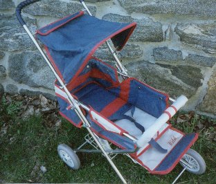 Photo of a Welsh twin doll stroller in carriage mode.